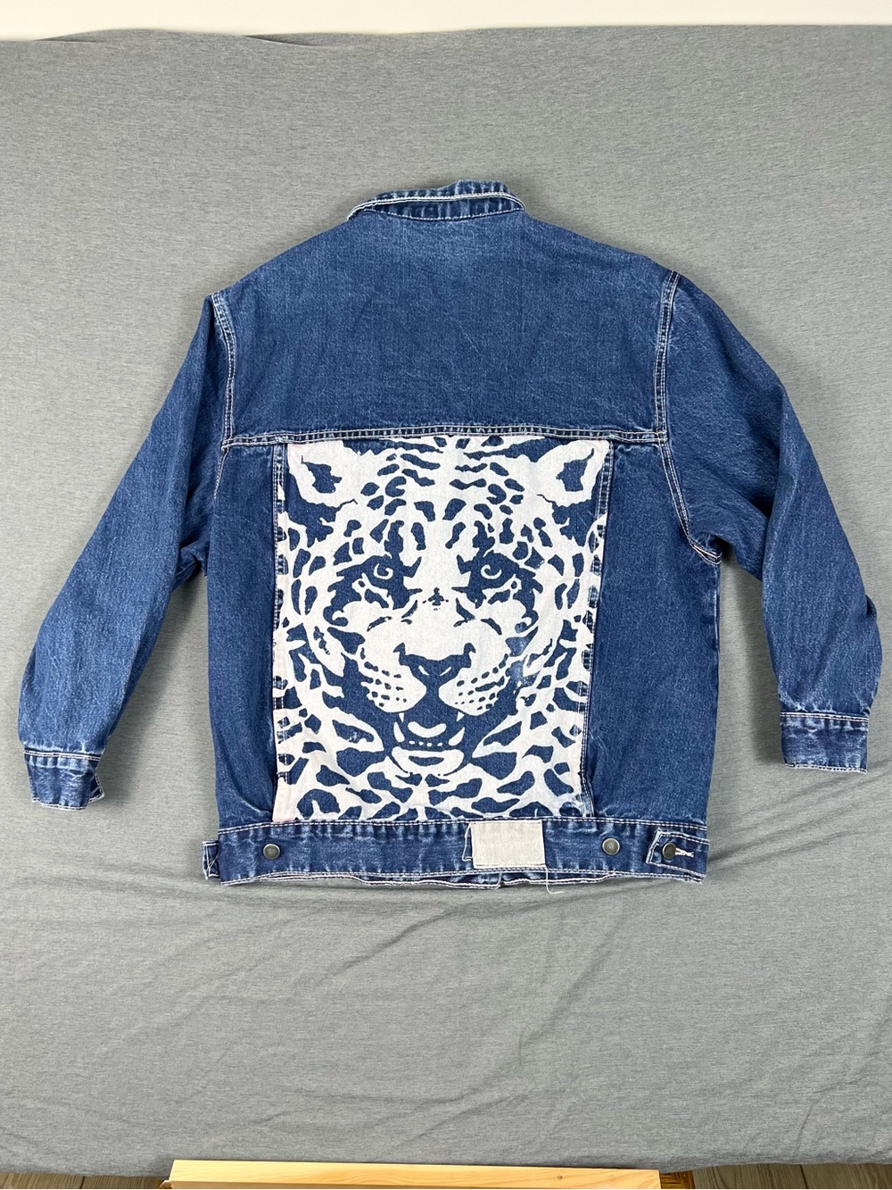 Wild Cat Tiger Denim Jacket with Leopard Back Panel - Picture 3 of 4